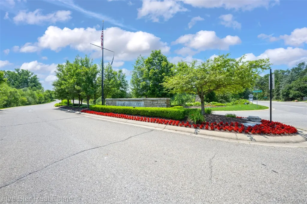 1750 Cheshire Lane Commerce Charter Township MI 48382