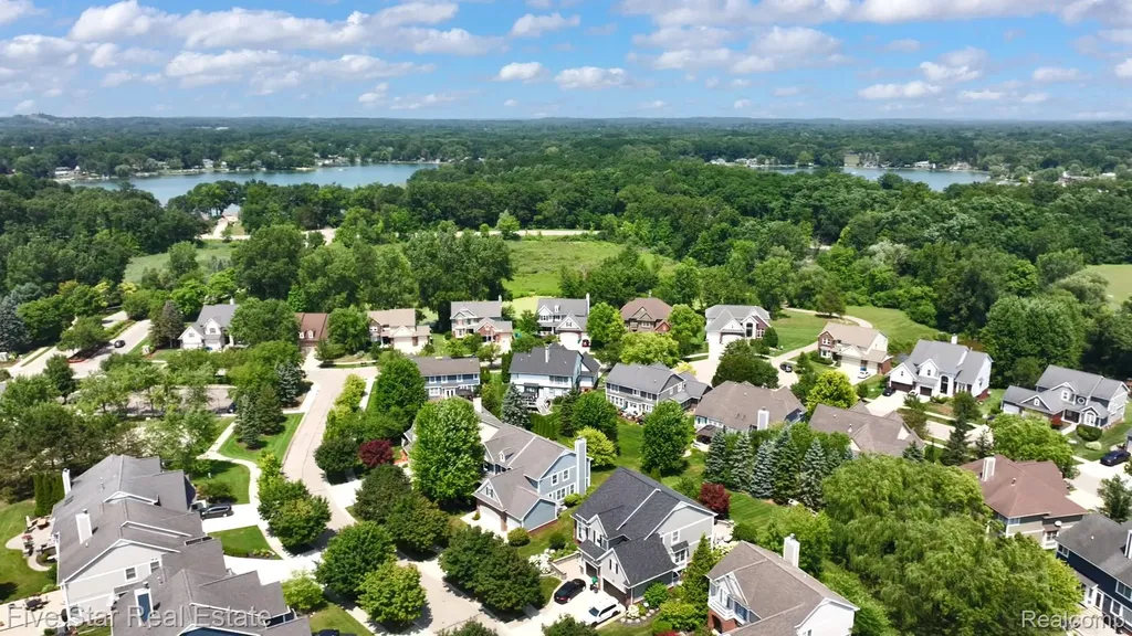 1750 Cheshire Lane Commerce Charter Township MI 48382