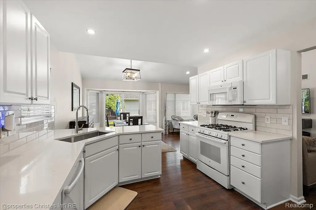 5802 Ortman Drive Sterling Heights City MI 48314