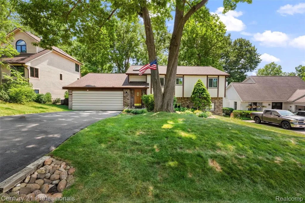 5135 Virgie Lane West Bloomfield Charter Township MI 48324