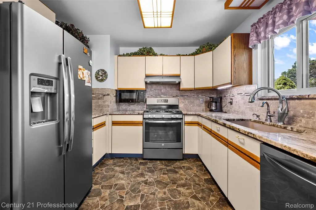 5135 Virgie Lane West Bloomfield Charter Township MI 48324