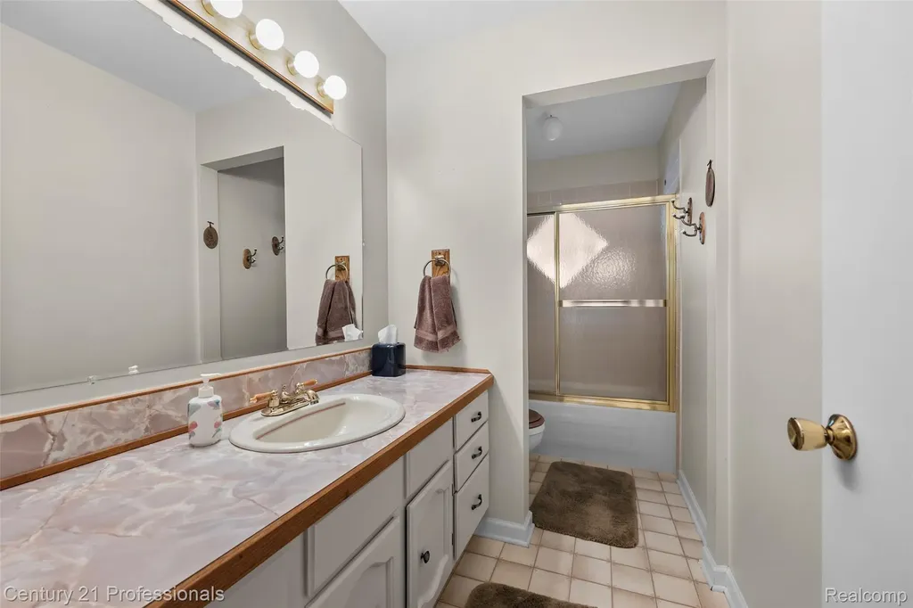 5135 Virgie Lane West Bloomfield Charter Township MI 48324