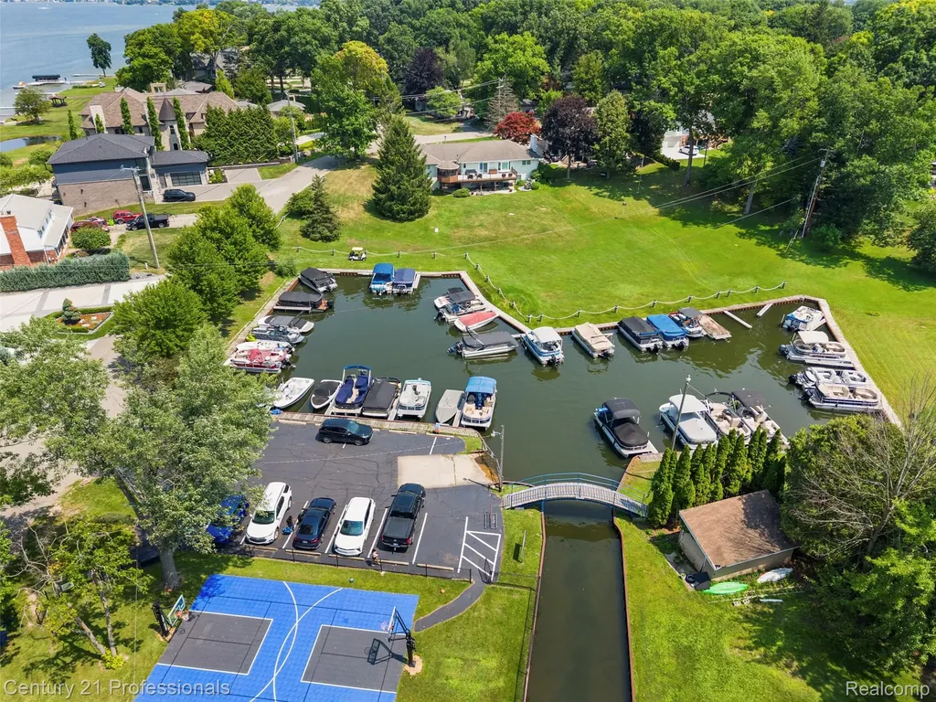 5135 Virgie Lane West Bloomfield Charter Township MI 48324
