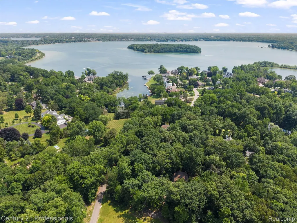 5135 Virgie Lane West Bloomfield Charter Township MI 48324
