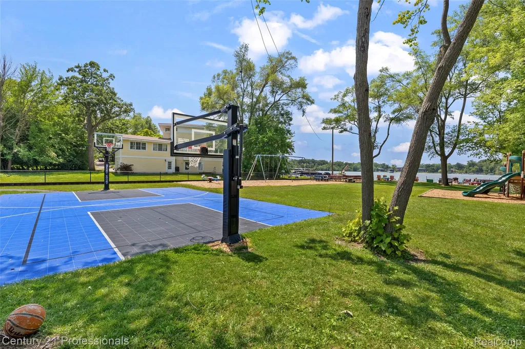 5135 Virgie Lane West Bloomfield Charter Township MI 48324