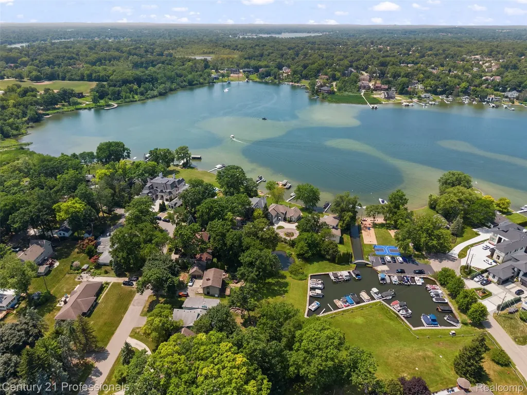 5135 Virgie Lane West Bloomfield Charter Township MI 48324