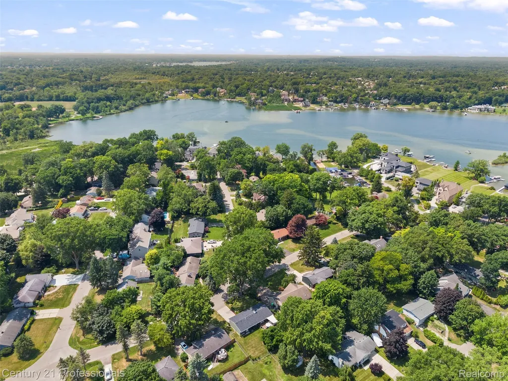 5135 Virgie Lane West Bloomfield Charter Township MI 48324