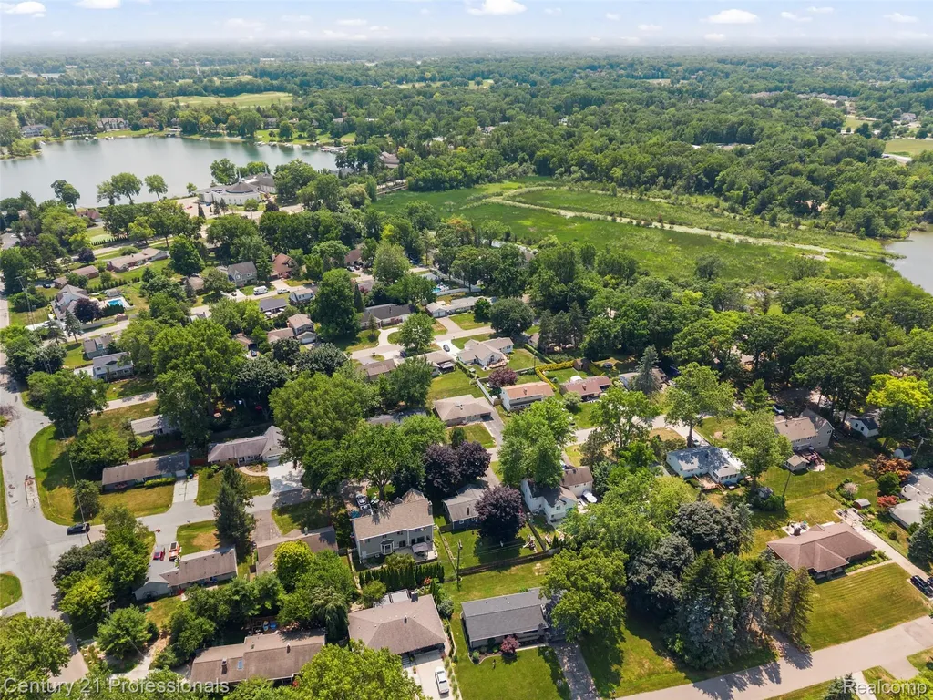5135 Virgie Lane West Bloomfield Charter Township MI 48324