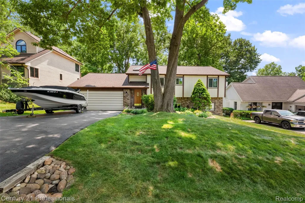 5135 Virgie Lane West Bloomfield Charter Township MI 48324