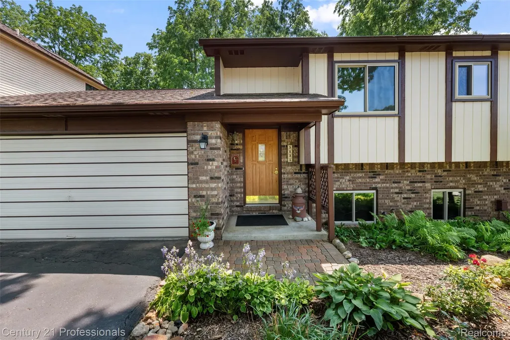 5135 Virgie Lane West Bloomfield Charter Township MI 48324