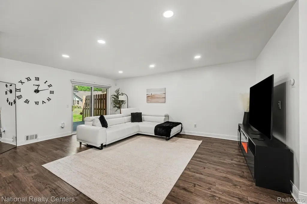 45277 Universal Court Shelby Charter Township MI 48317
