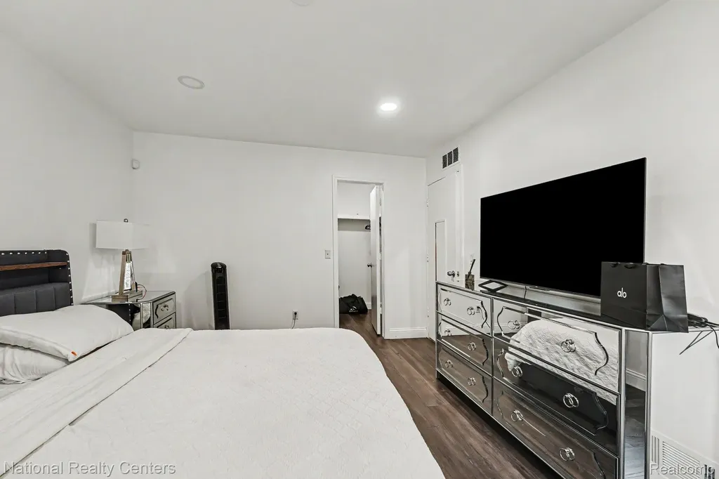 45277 Universal Court Shelby Charter Township MI 48317