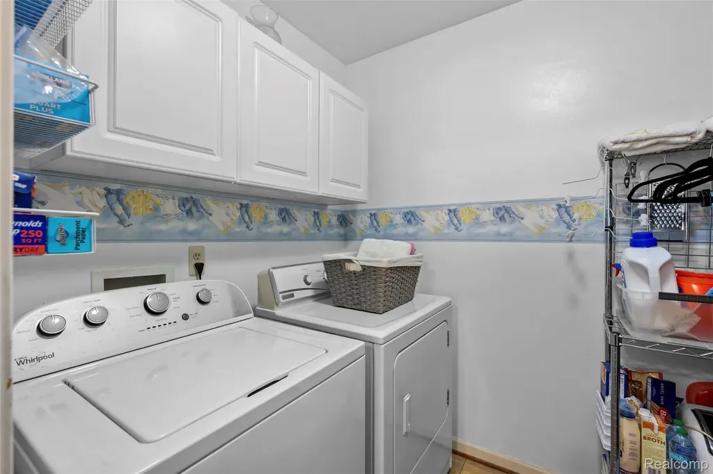 30681 Hidden Pines Ln Lane Roseville City MI 48066
