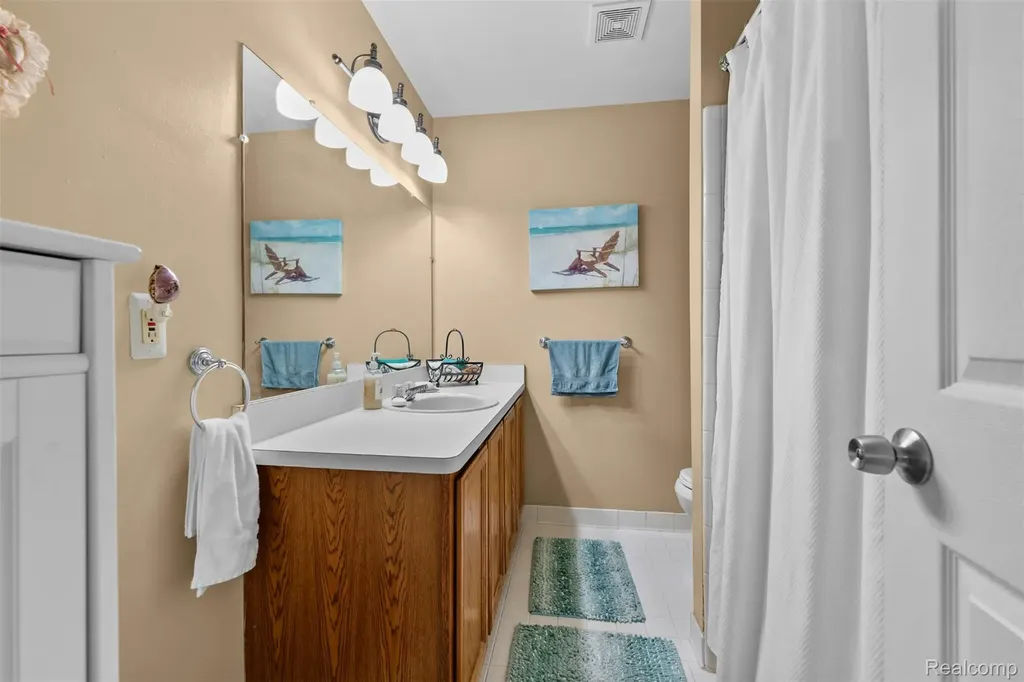 30681 Hidden Pines Ln Lane Roseville City MI 48066