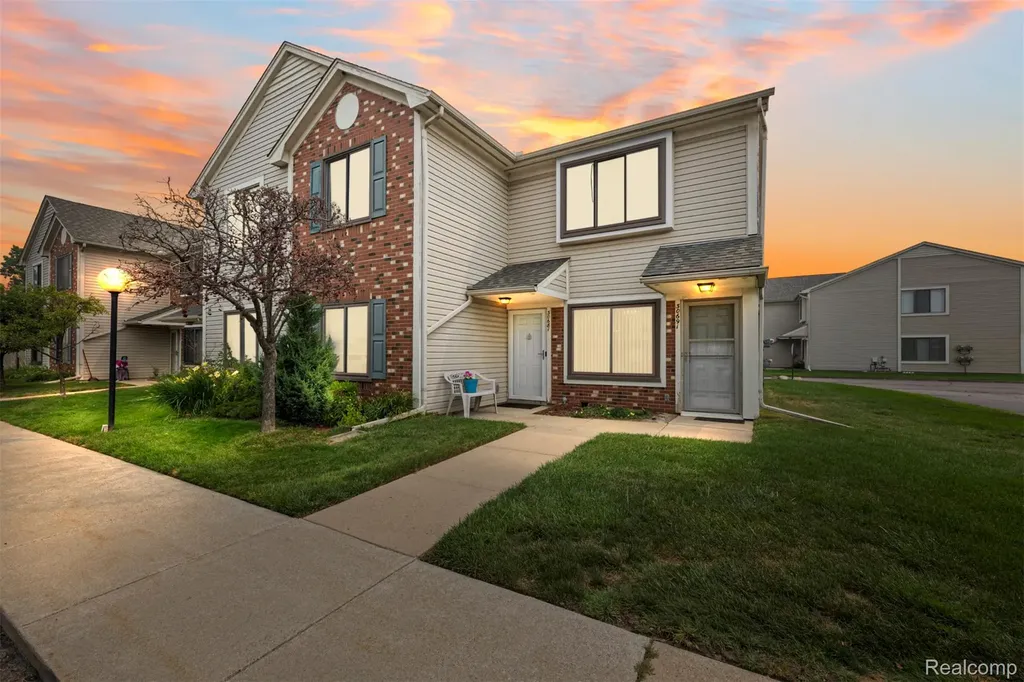 30681 Hidden Pines Ln Lane Roseville City MI 48066