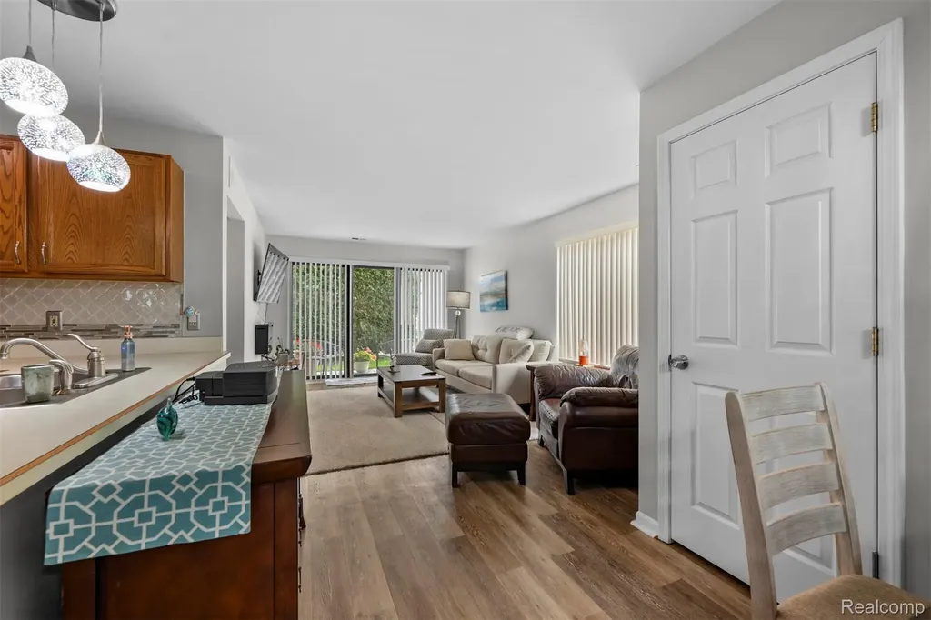 30681 Hidden Pines Ln Lane Roseville City MI 48066