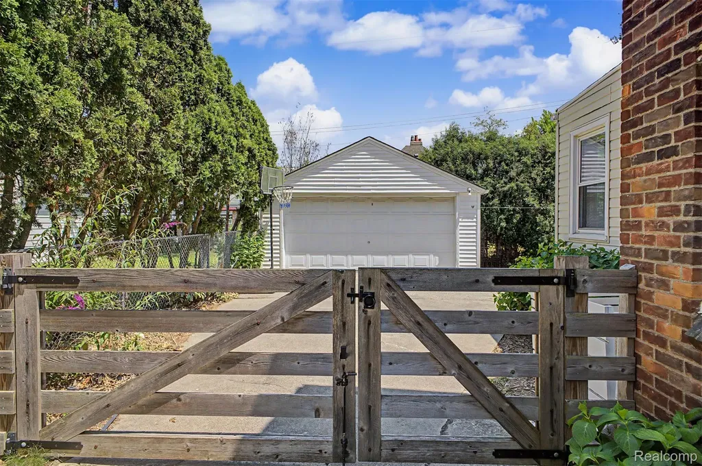 245 S Denwood Street Dearborn City MI 48124