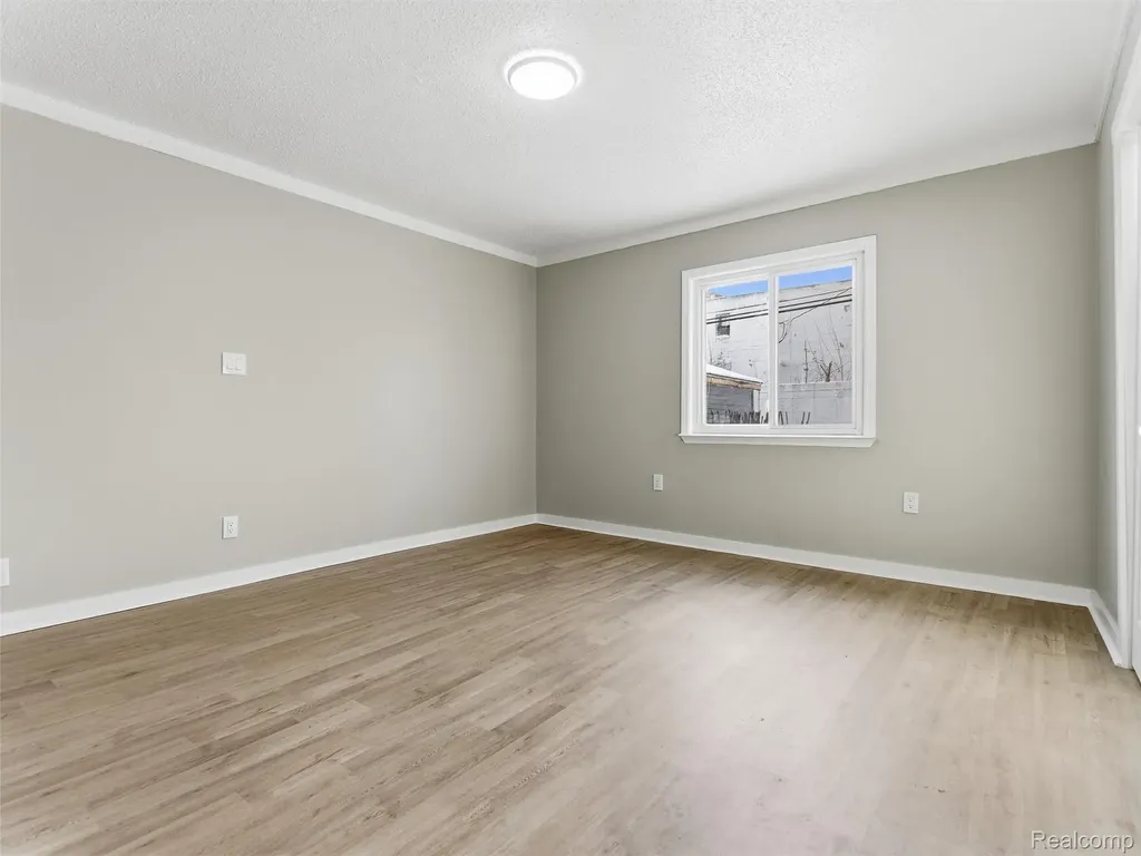 23449 Carlisle Avenue Hazel Park City MI 48030