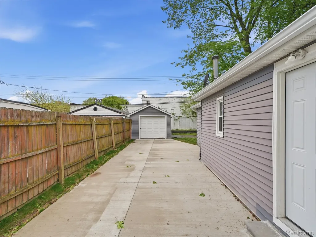 23449 Carlisle Avenue Hazel Park City MI 48030