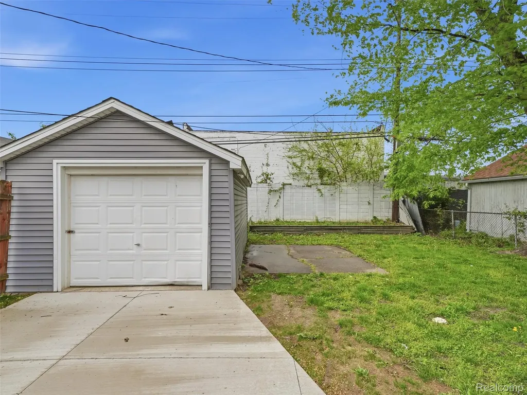 23449 Carlisle Avenue Hazel Park City MI 48030