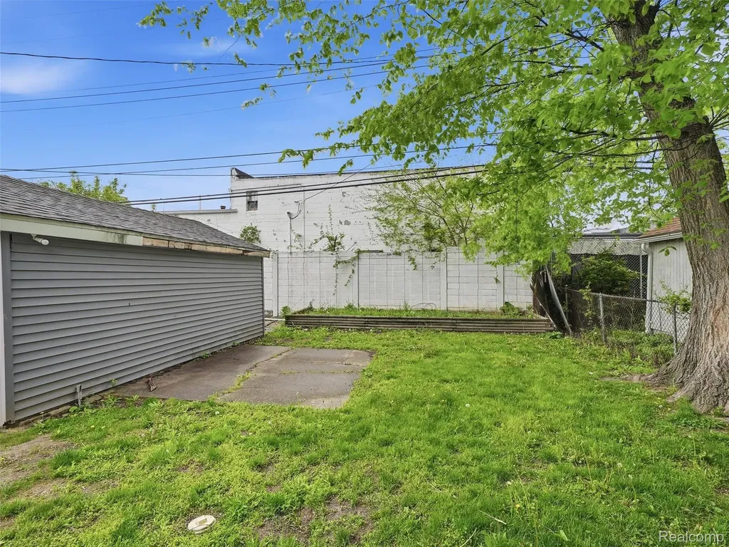 23449 Carlisle Avenue Hazel Park City MI 48030