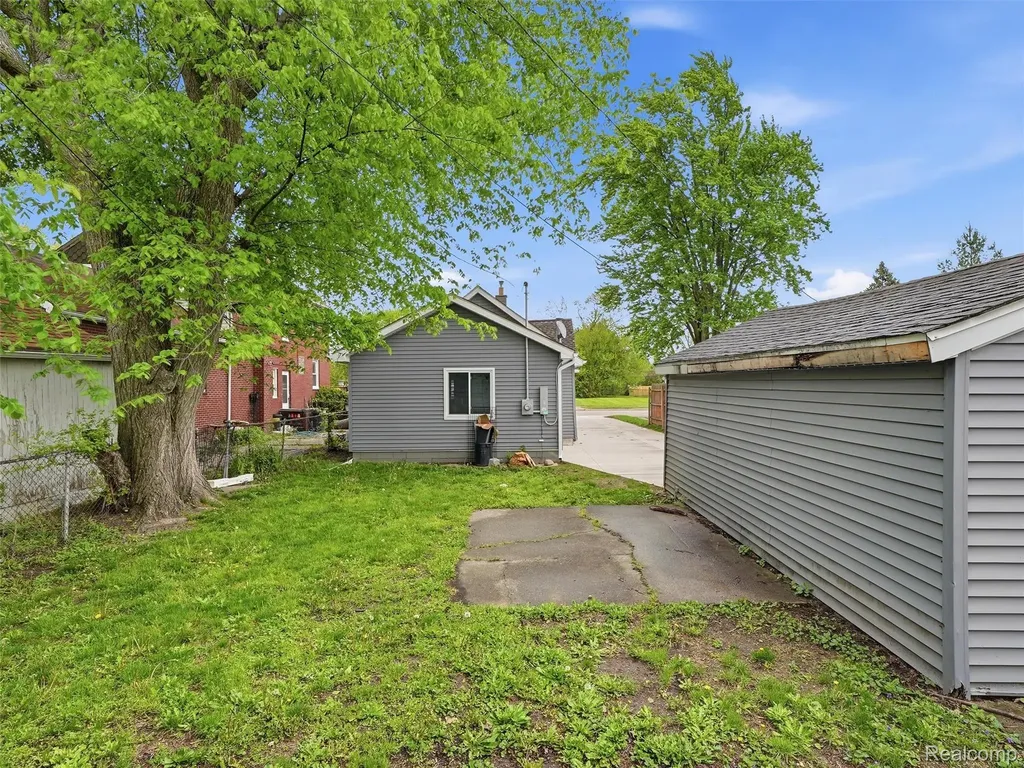 23449 Carlisle Avenue Hazel Park City MI 48030