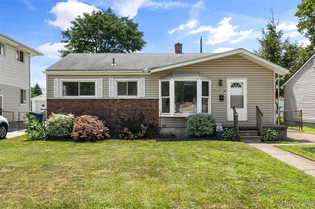 31731 Avondale Street Westland City MI 48186