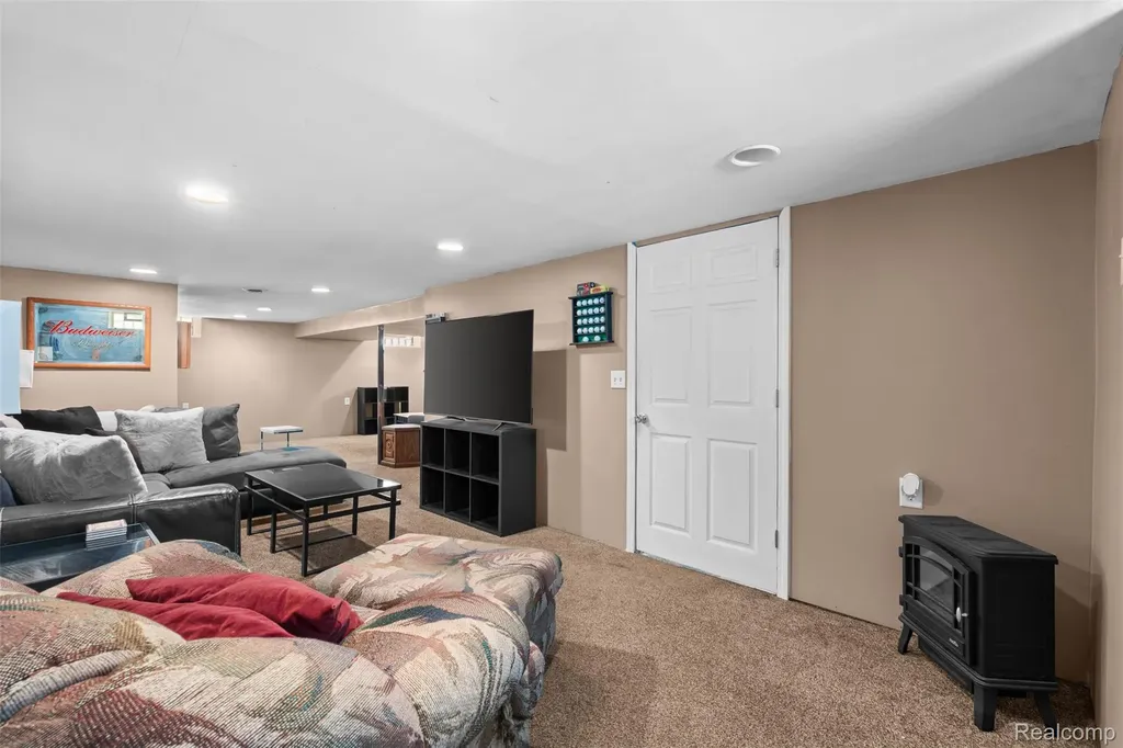 31731 Avondale Street Westland City MI 48186