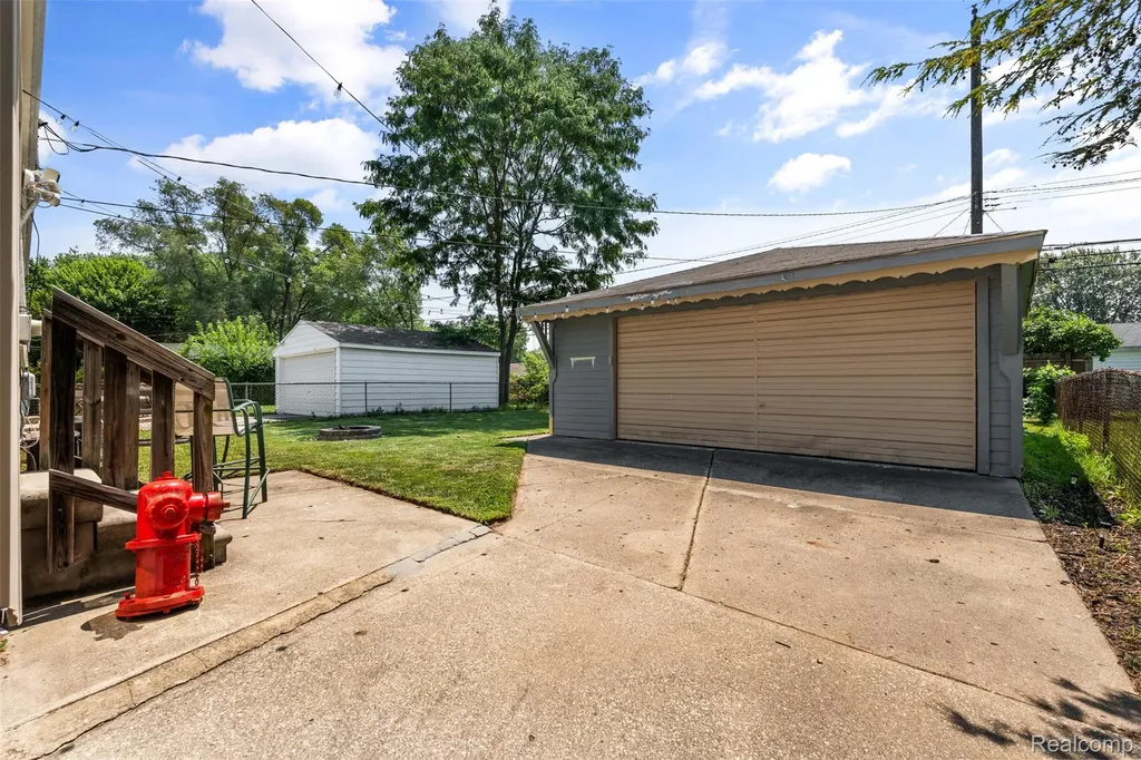 31731 Avondale Street Westland City MI 48186