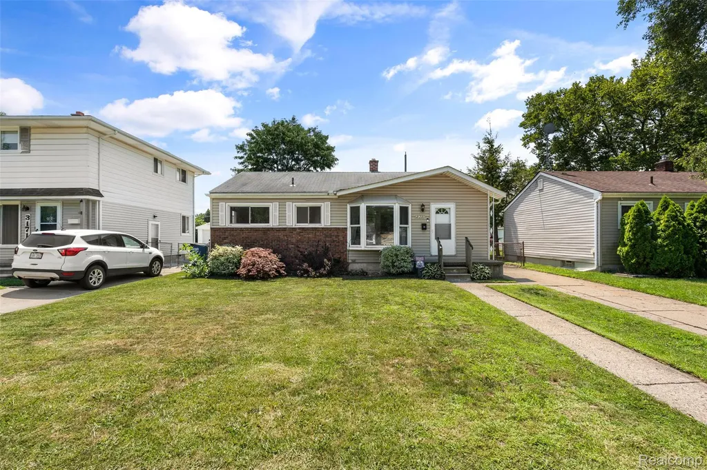 31731 Avondale Street Westland City MI 48186
