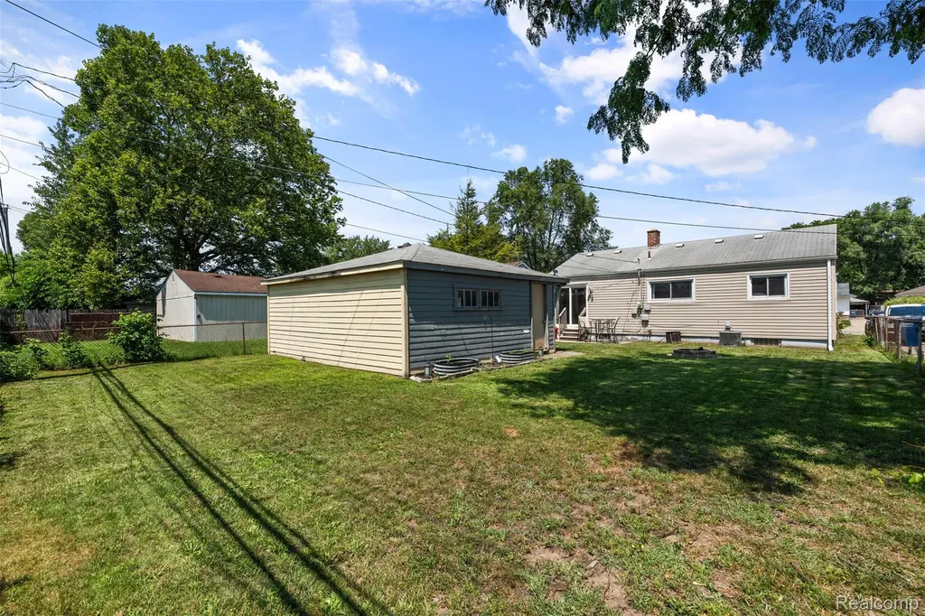 31731 Avondale Street Westland City MI 48186