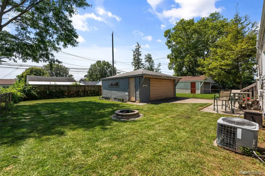 31731 Avondale Street Westland City MI 48186