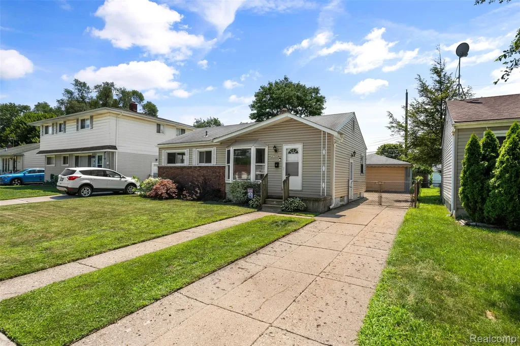 31731 Avondale Street Westland City MI 48186