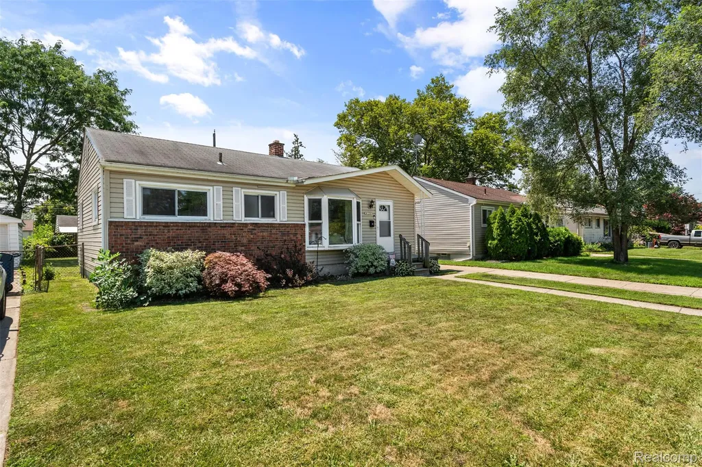 31731 Avondale Street Westland City MI 48186