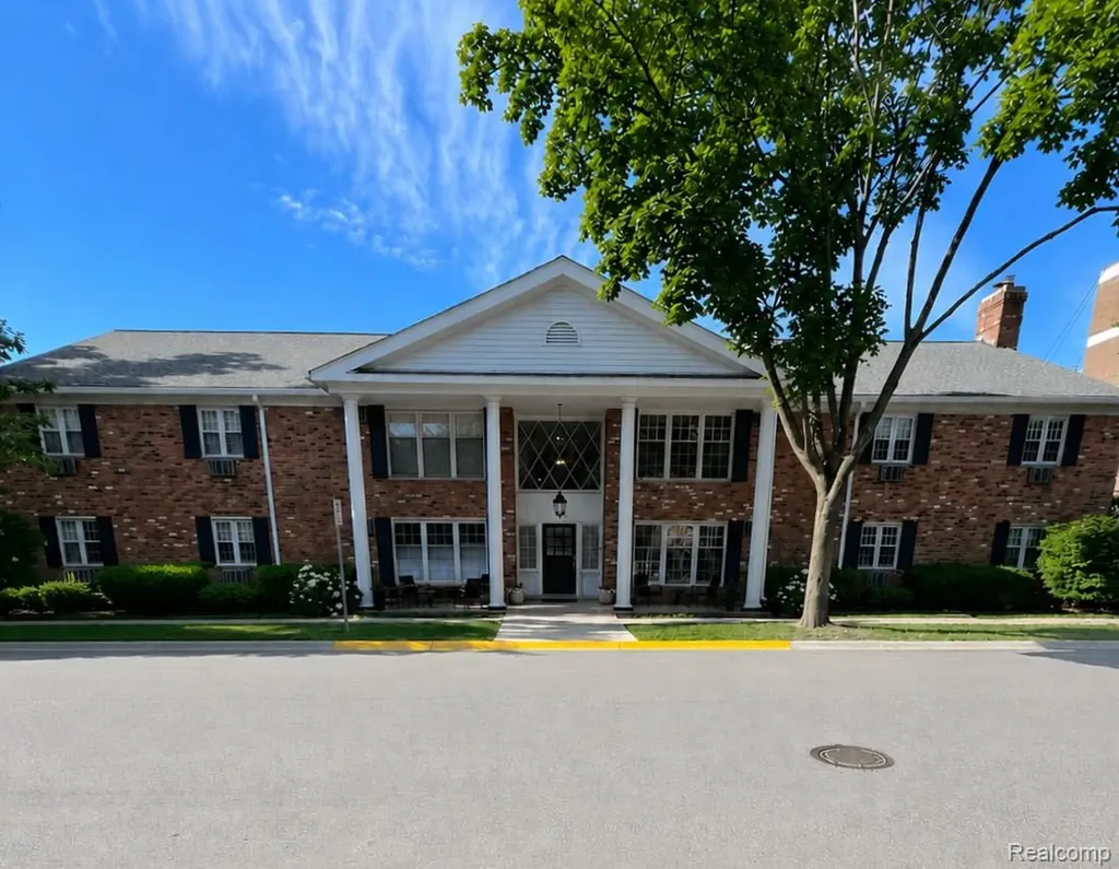555 Townsend Street Birmingham City MI 48009