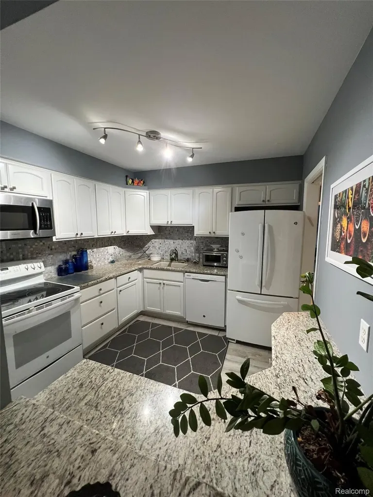 555 Townsend Street Birmingham City MI 48009
