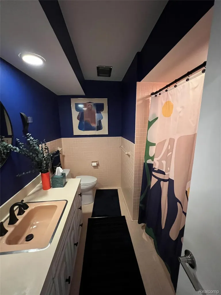 555 Townsend Street Birmingham City MI 48009