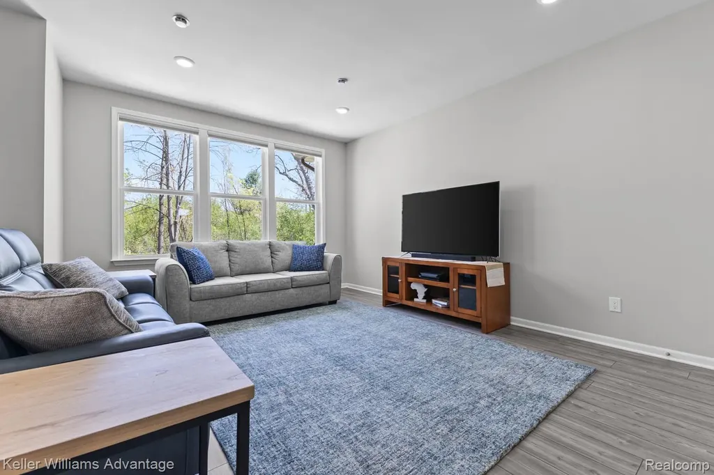 836 Addison Circle Commerce Charter Township MI 48390