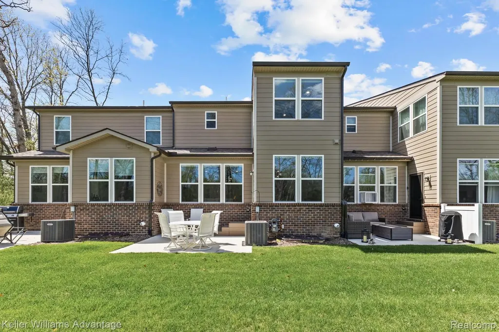 836 Addison Circle Commerce Charter Township MI 48390