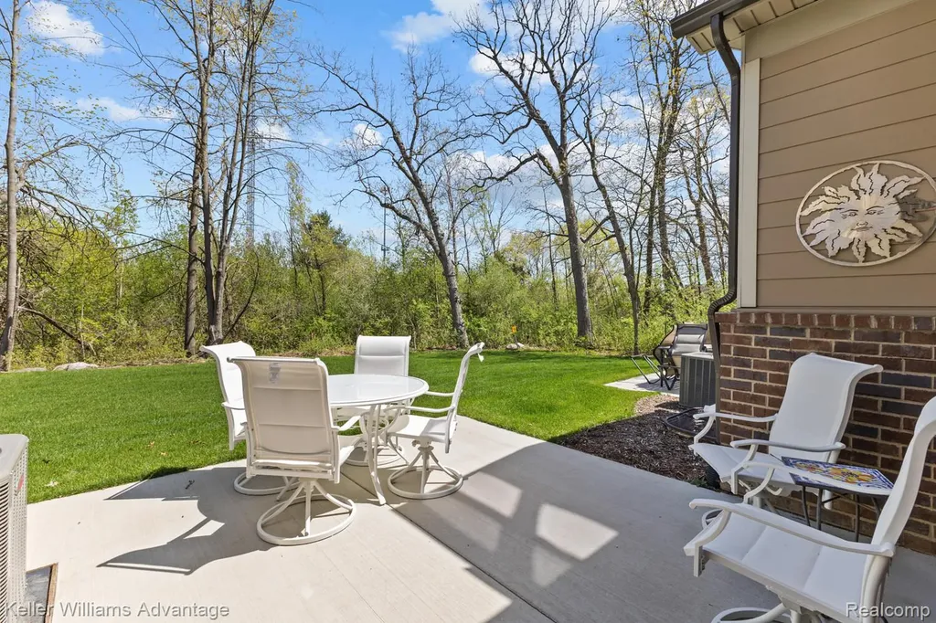 836 Addison Circle Commerce Charter Township MI 48390