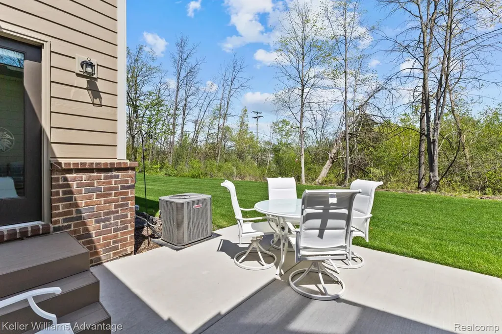 836 Addison Circle Commerce Charter Township MI 48390