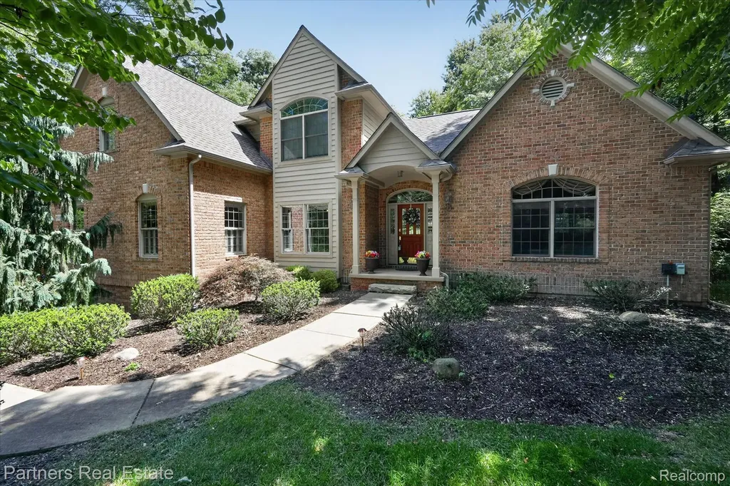 5935 Winans View Court Hamburg Township MI 48169