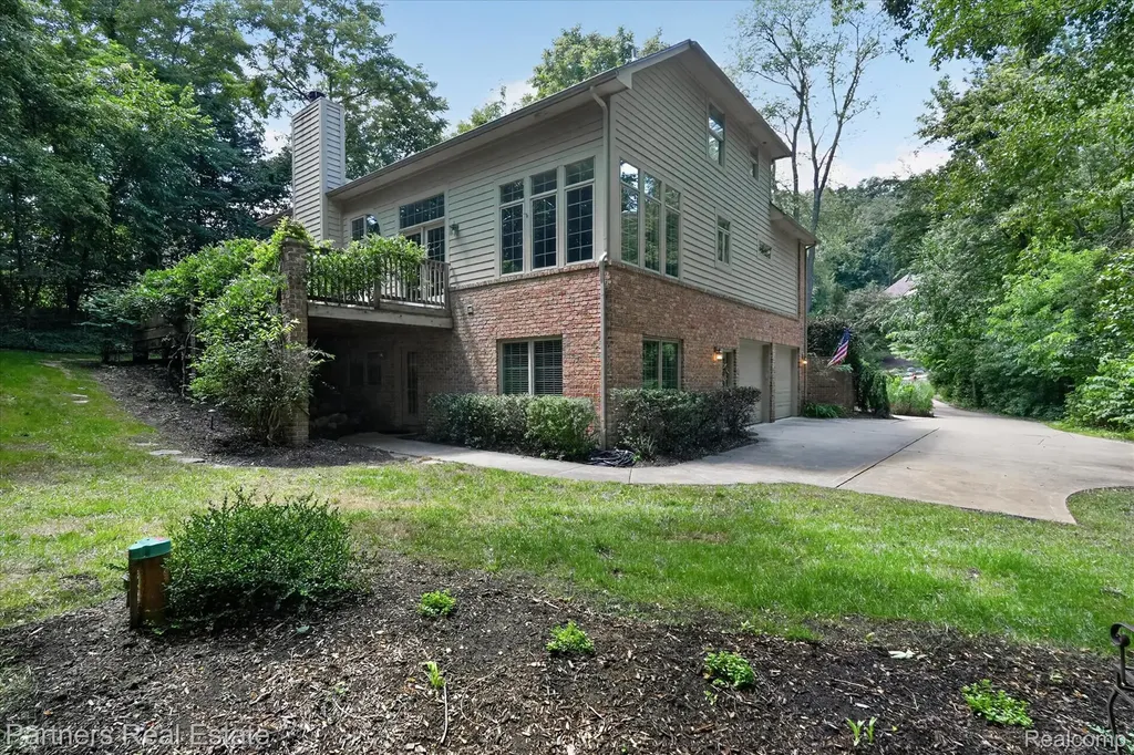 5935 Winans View Court Hamburg Township MI 48169