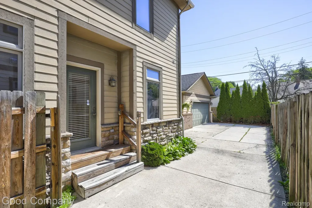 721 S Kenwood Avenue Royal Oak City MI 48067