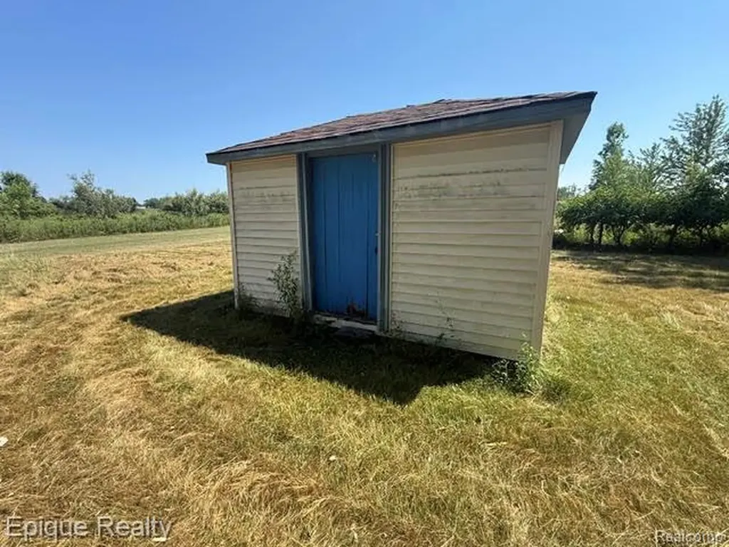 12168 W Lennon Road Clayton Charter Township MI 48449