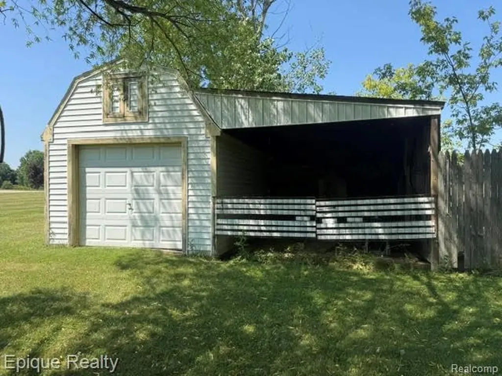 12168 W Lennon Road Clayton Charter Township MI 48449