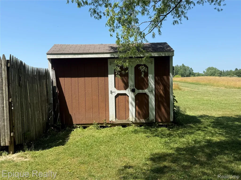 12168 W Lennon Road Clayton Charter Township MI 48449