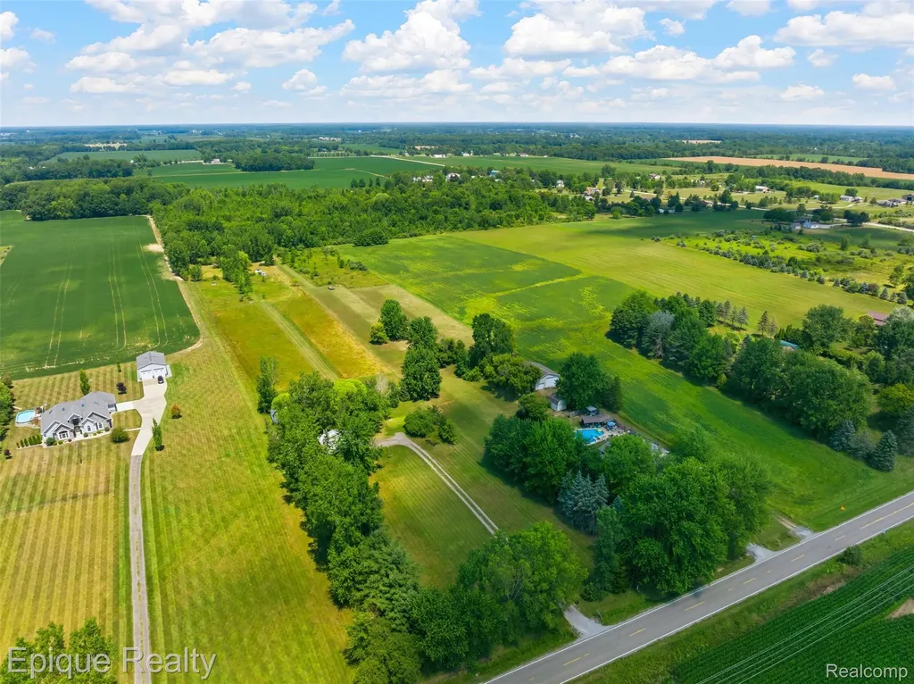 12168 W Lennon Road Clayton Charter Township MI 48449