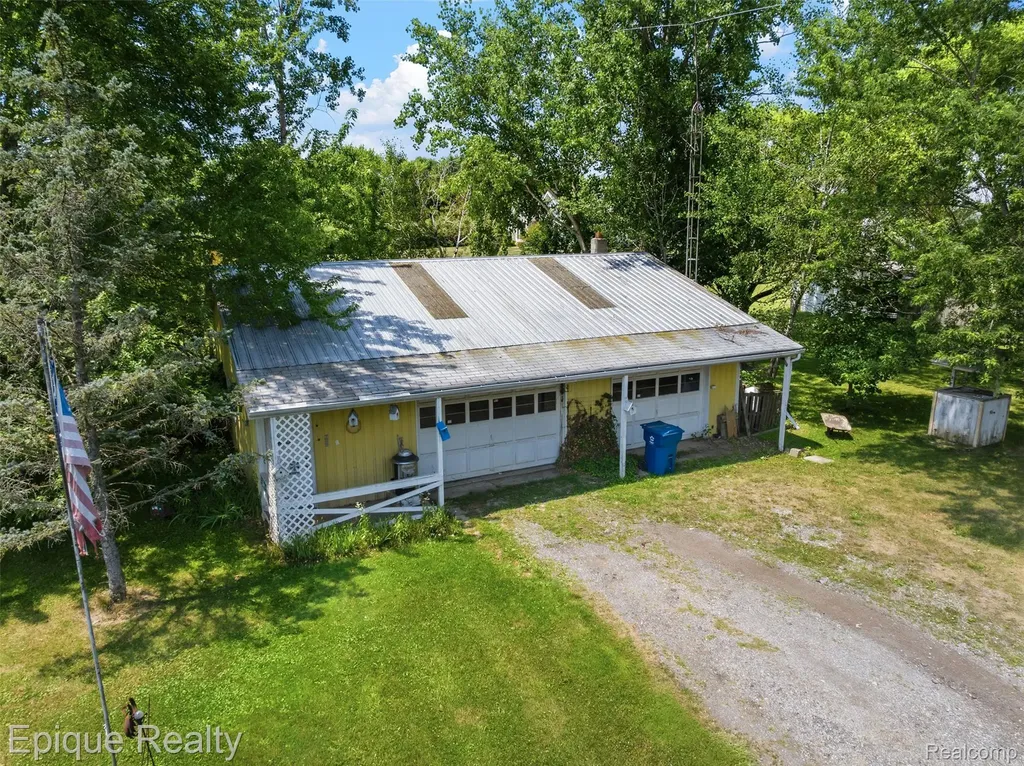 12168 W Lennon Road Clayton Charter Township MI 48449