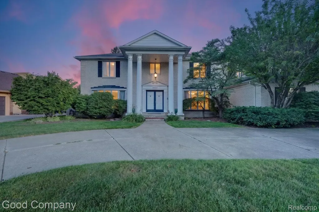 38921 Santa Barbara Street Clinton Charter Township MI 48036